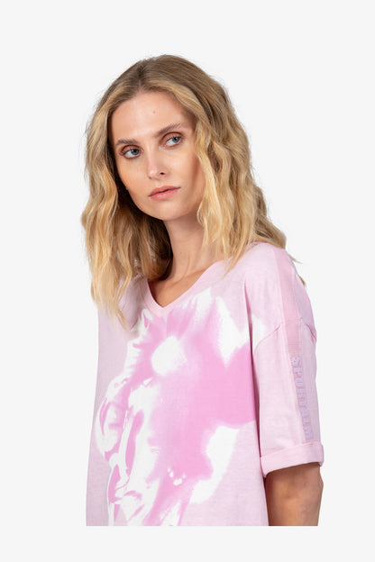 T-shirt with Round V-neck
