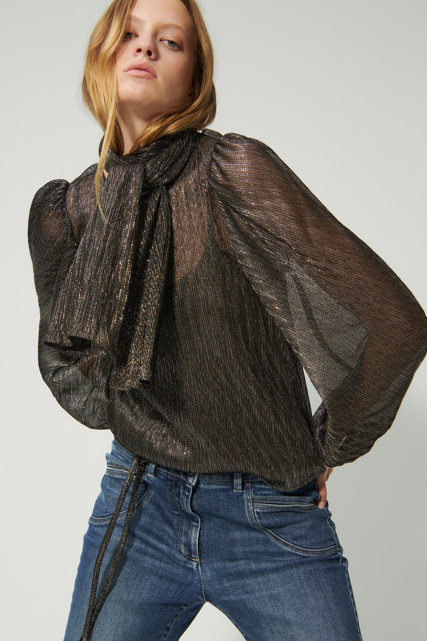 Blouse with Glossy Yarn