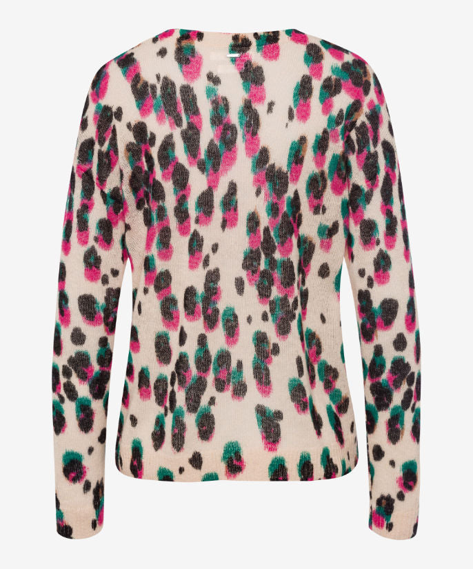 Sweater with an Effective Leo Print