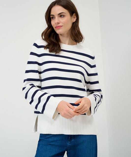 Pullover with Smart Horizontally Striped Look