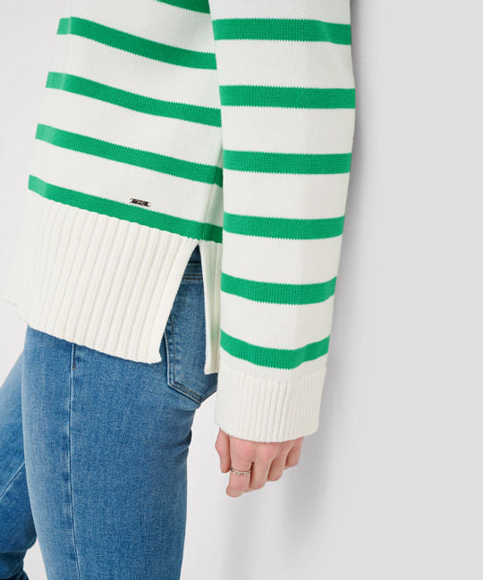 Pullover with Smart Horizontally Striped Look