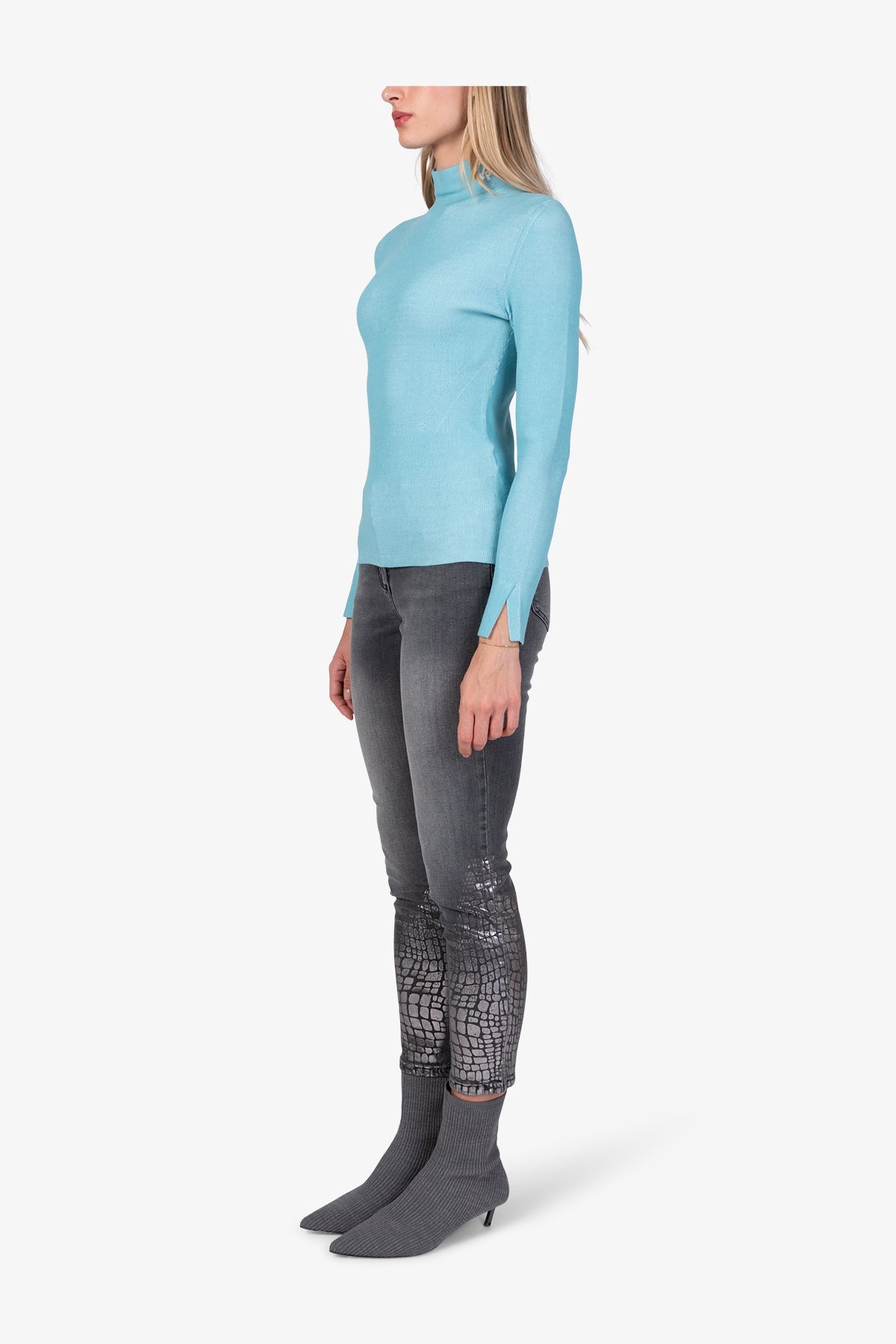 Turtleneck Jumper Made from High-quality Viscose Fabric