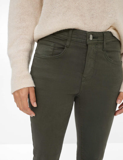 Premium Denim: Five-Pocket Jeans in Feminine Fit