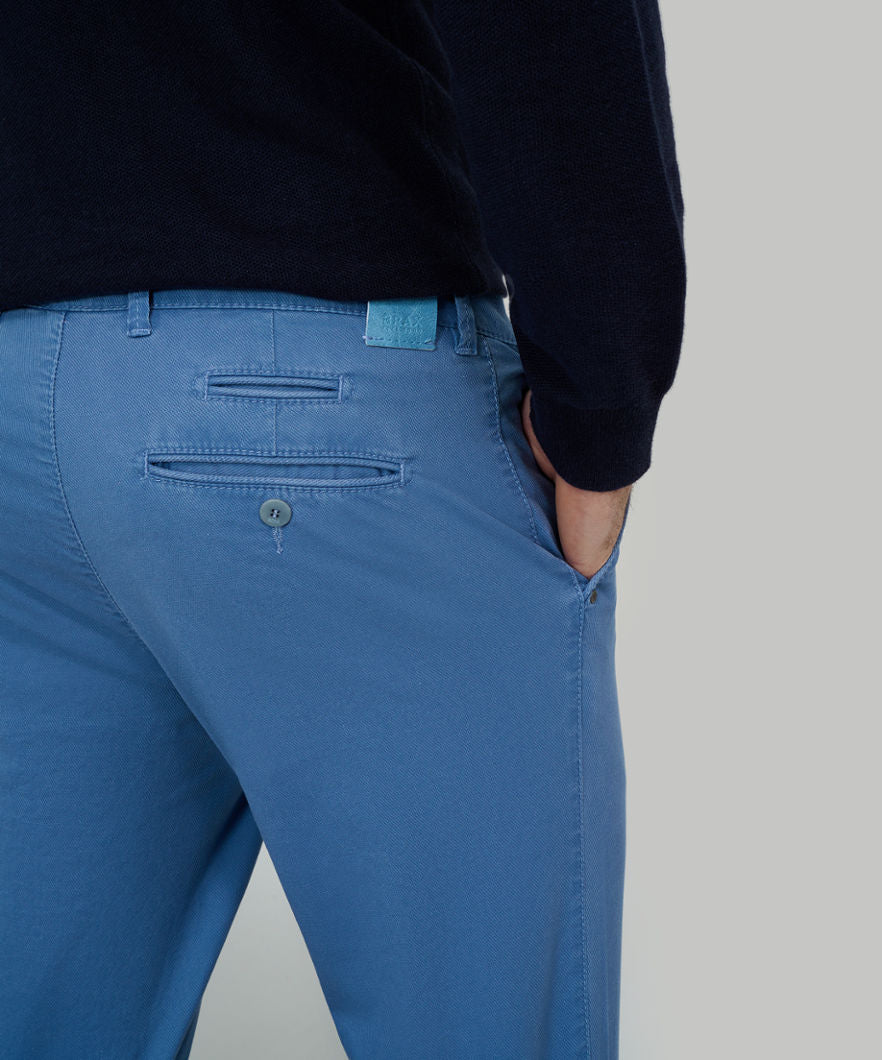 Ultra-elastic Slim Chinos