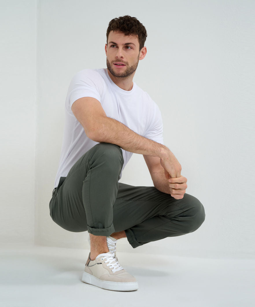 Ultra-elastic Slim Chinos