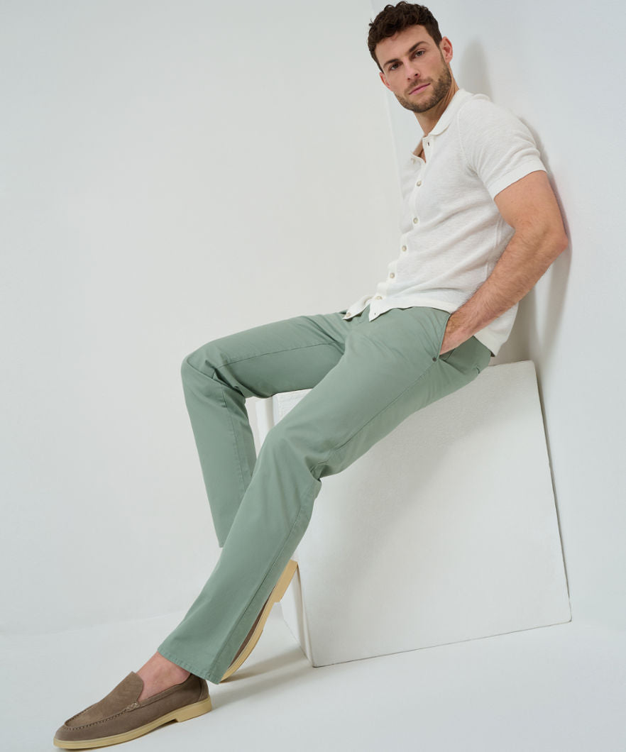 Ultra-elastic Slim Chinos