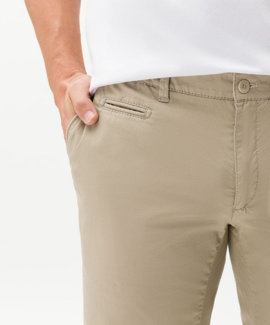 Ultra-elastic Slim Chinos