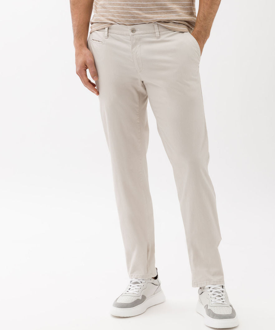 Ultra-elastic Slim Chinos