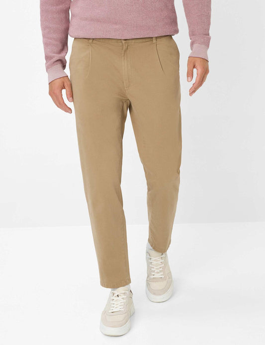 Triple Stone: Chino in Tapered Fit