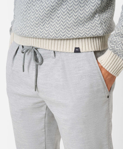 Jogpants in Modern Fit