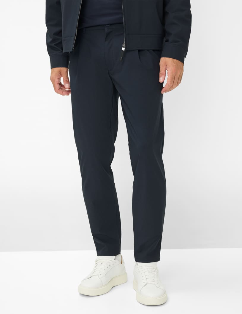 Performance: Chino in Tapered Fit
