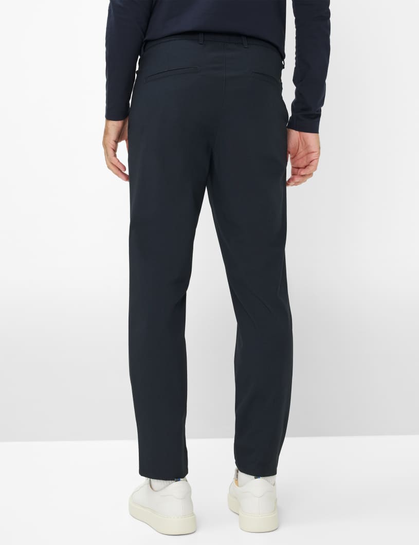 Performance: Chino in Tapered Fit