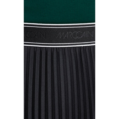 Skirt with sinuous lines